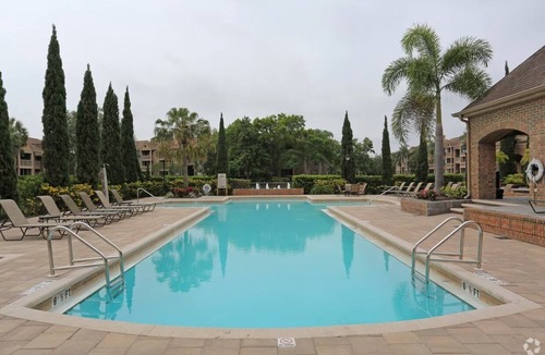 Riviera Bay Condo | King Bed, Remodeled, Pool & Hot Tub Near Beach.