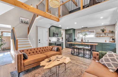 Lyndon Cabin | King Beds, Game Loft, Indoor & Outdoor Fireplace Near Burke Mnt/Kingdom Trails