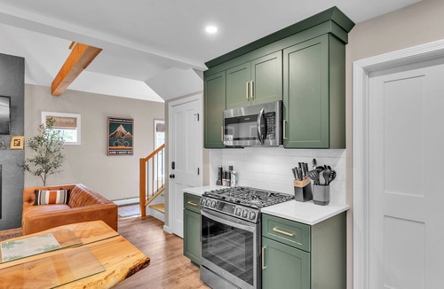 Lyndon Cabin | King Beds, Game Loft, Indoor & Outdoor Fireplace Near Burke Mnt/Kingdom Trails