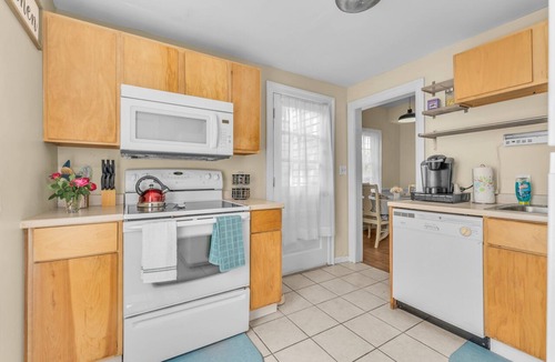 Old Town Fredericksburg House | King VIP- Centrally located, minutes to Mary Washington and I95
