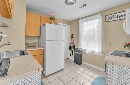 Old Town Fredericksburg House | King VIP- Centrally located, minutes to Mary Washington and I95