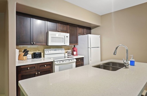 Oro-Medonte Condo | KingBed+Kitchen+JacuzziTub+Pool+HotTub+Sauna