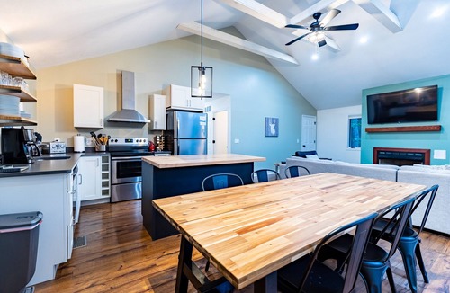 Massanutten House | Kinstay Top-Rated Family Cabin: 2 Living Areas, Views & Game Room + EV Charger