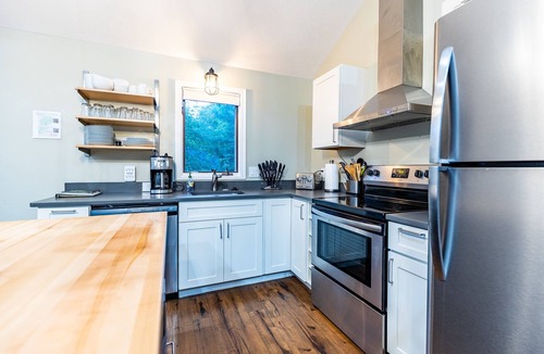 Massanutten House | Kinstay Top-Rated Family Cabin: 2 Living Areas, Views & Game Room + EV Charger