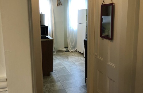 Dover Apartment | 💋Kissing Downtown - Parking Spot! Sleeps 5🖐Free Wine🍷