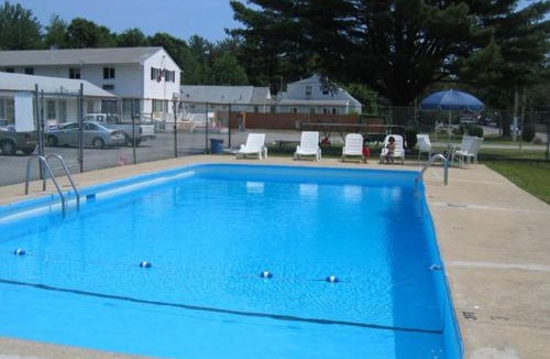 Salisbury Hotel | Knotty Pine Motel