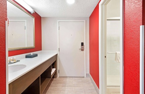 Capitol Heights Hotel | La Quinta Inn & Suites by Wyndham DC Metro Capital Beltway