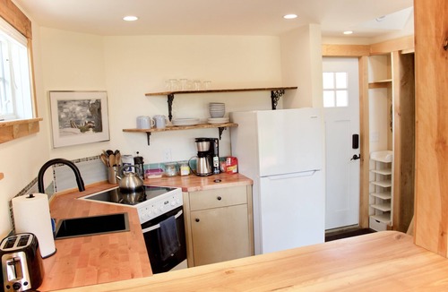 Blue Hill House | Ladyslipper – Cozy Cottage with Loft in Blue Hill town center