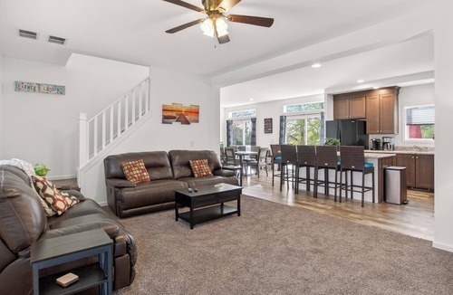 Orange House | Lake Anna Waterfront - Sleeps 21 - Dock for 3 Boats