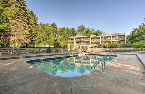 Gilford Apartment | Lake Getaway: Walk Across Street to Private Beach!