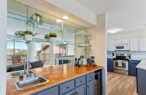 Canyon Lake Condo | Lake & Hill Country Views, 2 Master Suites, Pet Friendly, Deck w/Grill