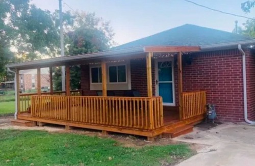 Eufaula House | Lake House Eufaula 2 Bedroom Home 1 block from Eufaula Cove Marina!
