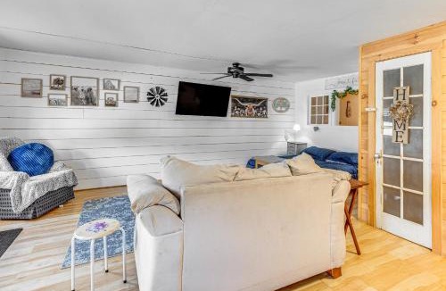 Barton Apartment | Lake & Mtn Views: Vermont Couple's Retreat!