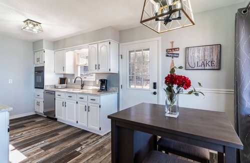 Lakeview House | Lake Therapy- Best views of Bull Shoals Lake/White River area!
