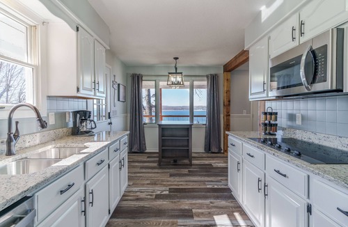 Lakeview House | Lake Therapy- Best views of Bull Shoals Lake/White River area!