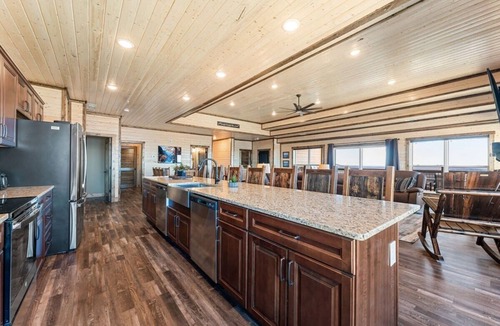 Kimberling City Condo | Lake View Penthouse with Game Room, Theater