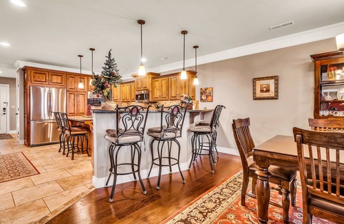 Indian Point House | Lake View Retreat Near SDC with Free Tickets, Community Outdoor Pool & Upgraded Kitchen