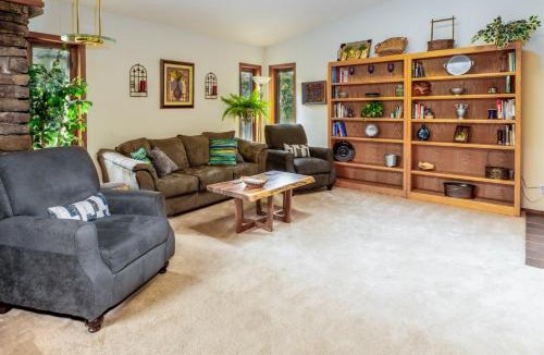 Lost Bridge Village House | Lakefnt-Hot TubSauna, Beaver Lk