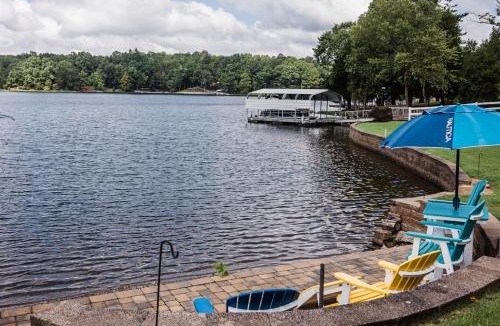 Wolf Creek House | Lakefront 5BR Dock, Kayaks, Hot Tub & Beach