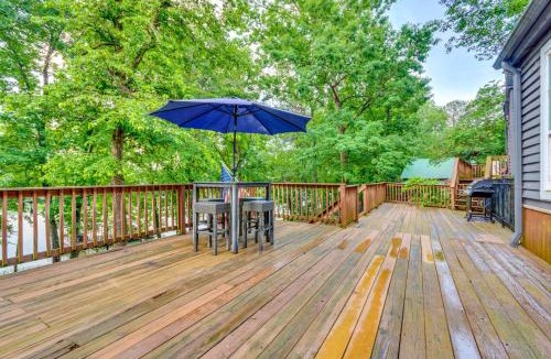 Scranton House | Lakefront Arkansas Abode - Deck, Grill & Fire Pit