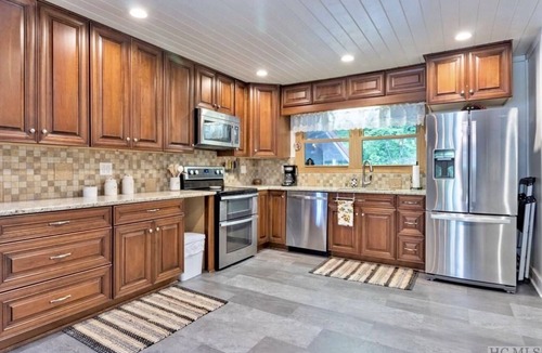 Cullowhee House | LAKEFRONT & DOCK-Dog Welcome! Get your early booking DISCOUNT before it expires!