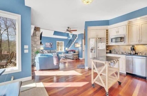 Mill Spring House | Lakefront~Dock~Hot tub~Firepit~Dog Friendly!
