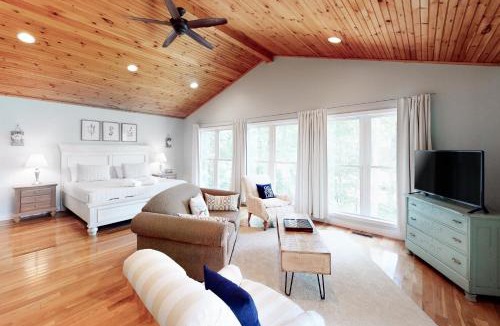Mineral House | Lakefront home with granite counters, fireplace, lake views, & dock