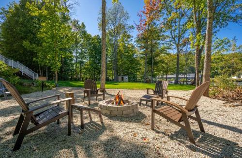 Lebanon House | Lakefront Home with Private Beach Access & Hot Tub