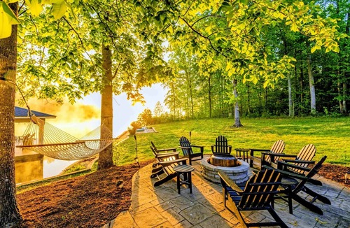 Mineral House | Lakefront Lake Anna 5 Suites, Dock, Beach
