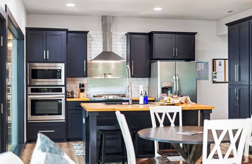 Rogers House | Lakefront & Lakeview Getaway on Beaver Lake, 2 Kayaks, Blkstone & Wine/CoffeeBar
