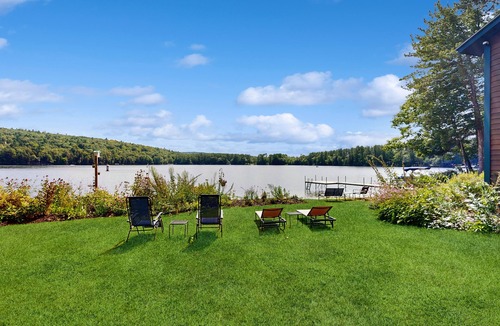 Casco House | Lakefront Retreat | Private Sandy Beach, Dock & Firepit | Game Room
