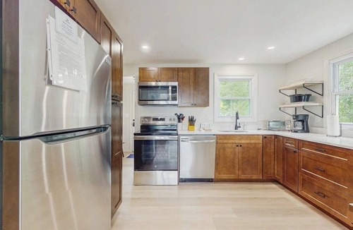 Ossipee House | Lakeside cottage with beautiful water-views and outdoor fire pit