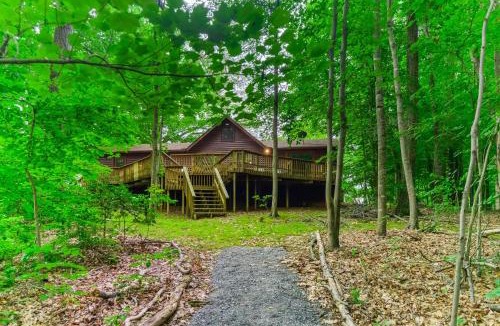 Blue Water House | Lakeside log home with a private deck, WiFi, firepit, central AC, & washer/dryer