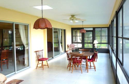 Oviedo House | Lakeview Retreat w Jacuzzi Tub Gator Den