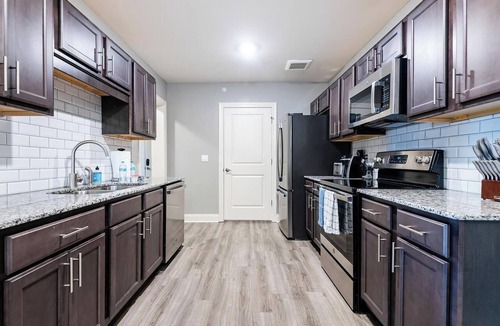Cocoa Apartment | Landing | Amazing 3BD, Pool, Gym
