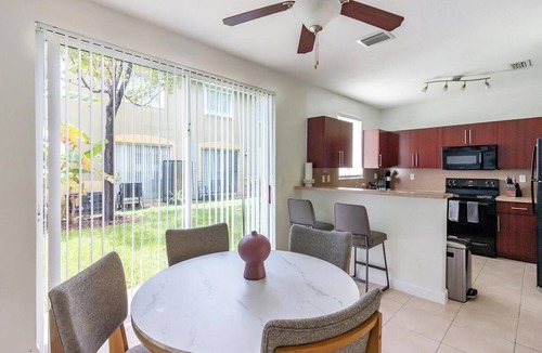 Homestead Apartment | Landing | Chic 3BD, Pool