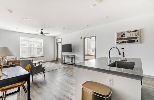 Coraopolis Apartment | Landing | Spectacular 2BD, Gym, Clubhouse