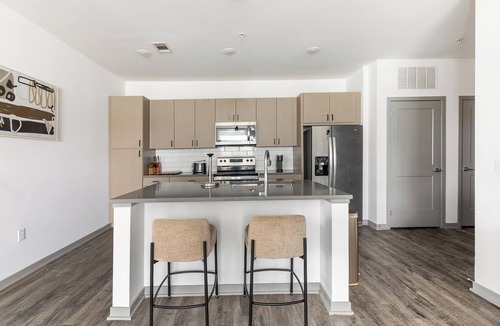Coraopolis Apartment | Landing | Spectacular 2BD, Gym, Clubhouse