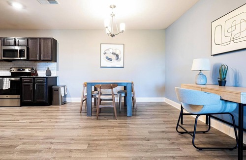 Cocoa Apartment | Landing | Stunning 1BD, Pool, Gym