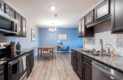 Cocoa Apartment | Landing | Stunning 1BD, Pool, Gym