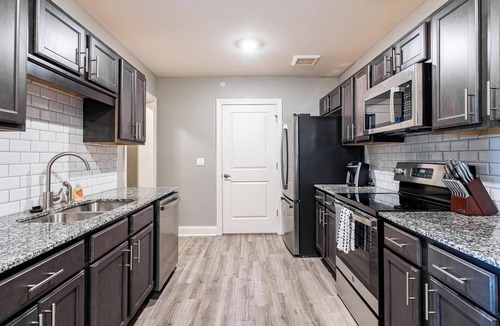 Cocoa Apartment | Landing | Stunning 1BD, Pool, Gym