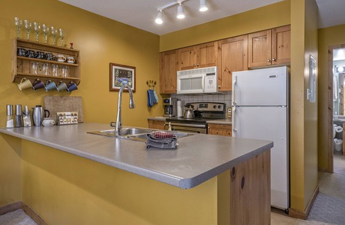 Silver Star Mountain Condo | Large Corner Quiet Top Floor Creekside Condo, fully equipped, on trails