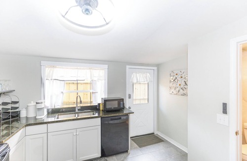 Fruitland Park Apartment | Large one-bedroom with king-sized bed in beautiful Fruitland Park