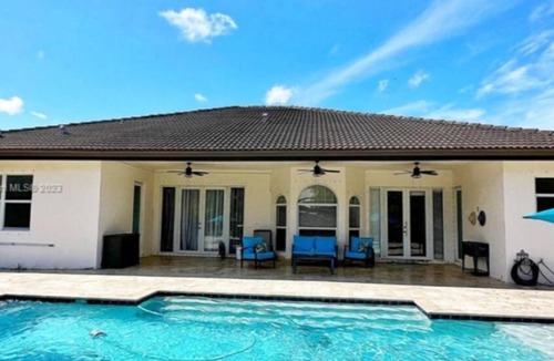 Homestead House | Large property situated for family events, access to Miami and Florida Keys.