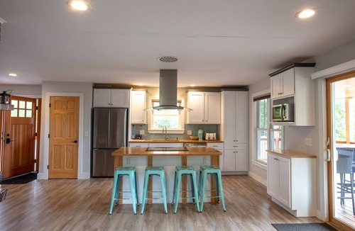 North Sebago House | LARGE RESORT WITH 12 PROPERTIES. NATURAL POND FOR SWIMMING.