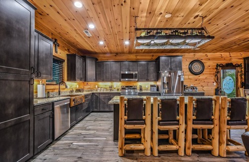 Walland Cabin | Lazy Bear Lodge 5 Bedroom Cabin by RedAwning