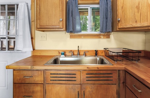 Otis House | Lazy Daze Beech Hill Pond - New! Waterfront Camp