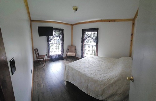 Monson Hostel | Leapin Lenas