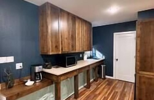 Eureka Springs Historic District Apartment | Leatherwood Loft-Downtown Oasis