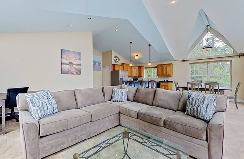 Moultonborough House | Leaward Shores Guesthouse | Lake view home in Moultonborough with dock & deck